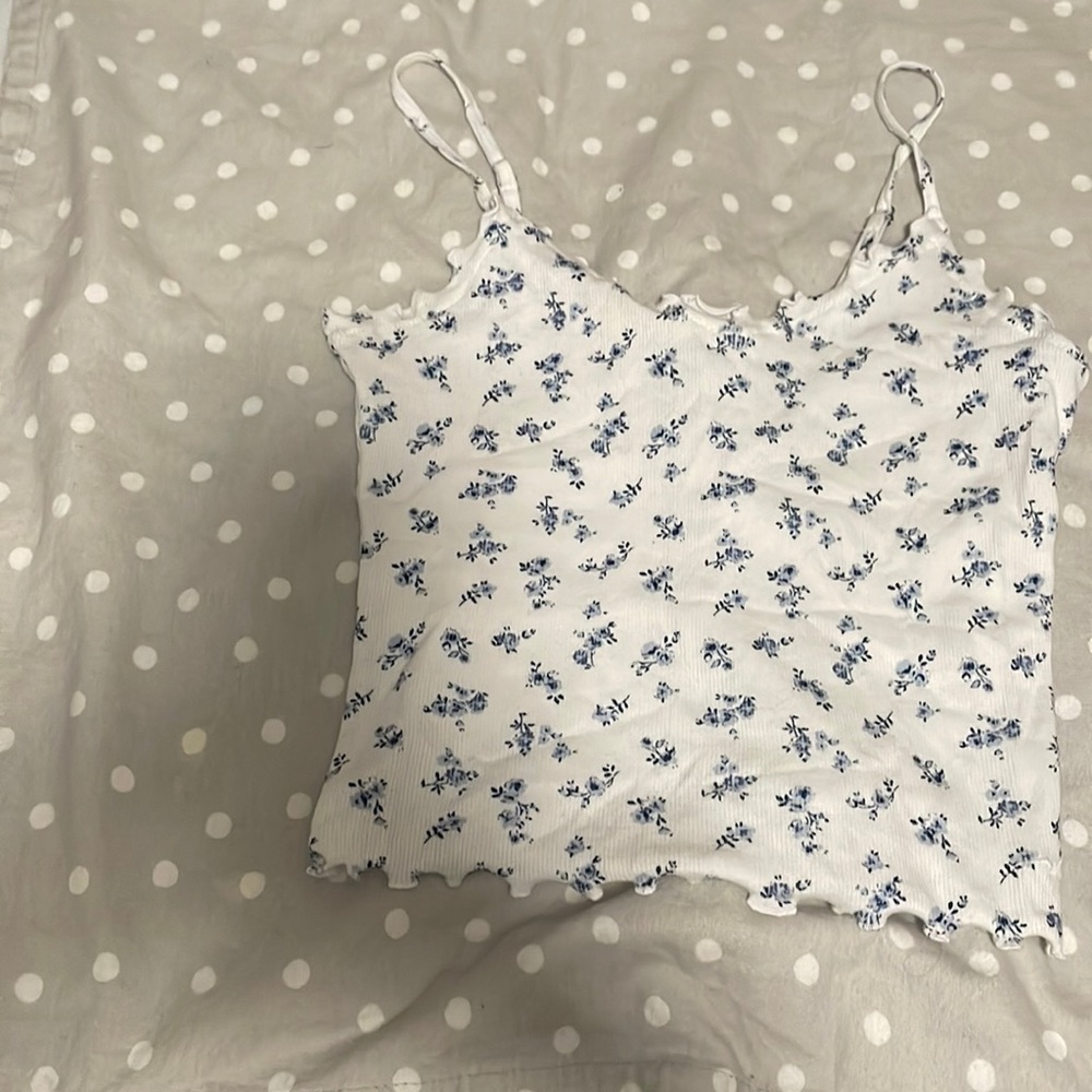 Hollister white and blue floral crop top size medium must have collection